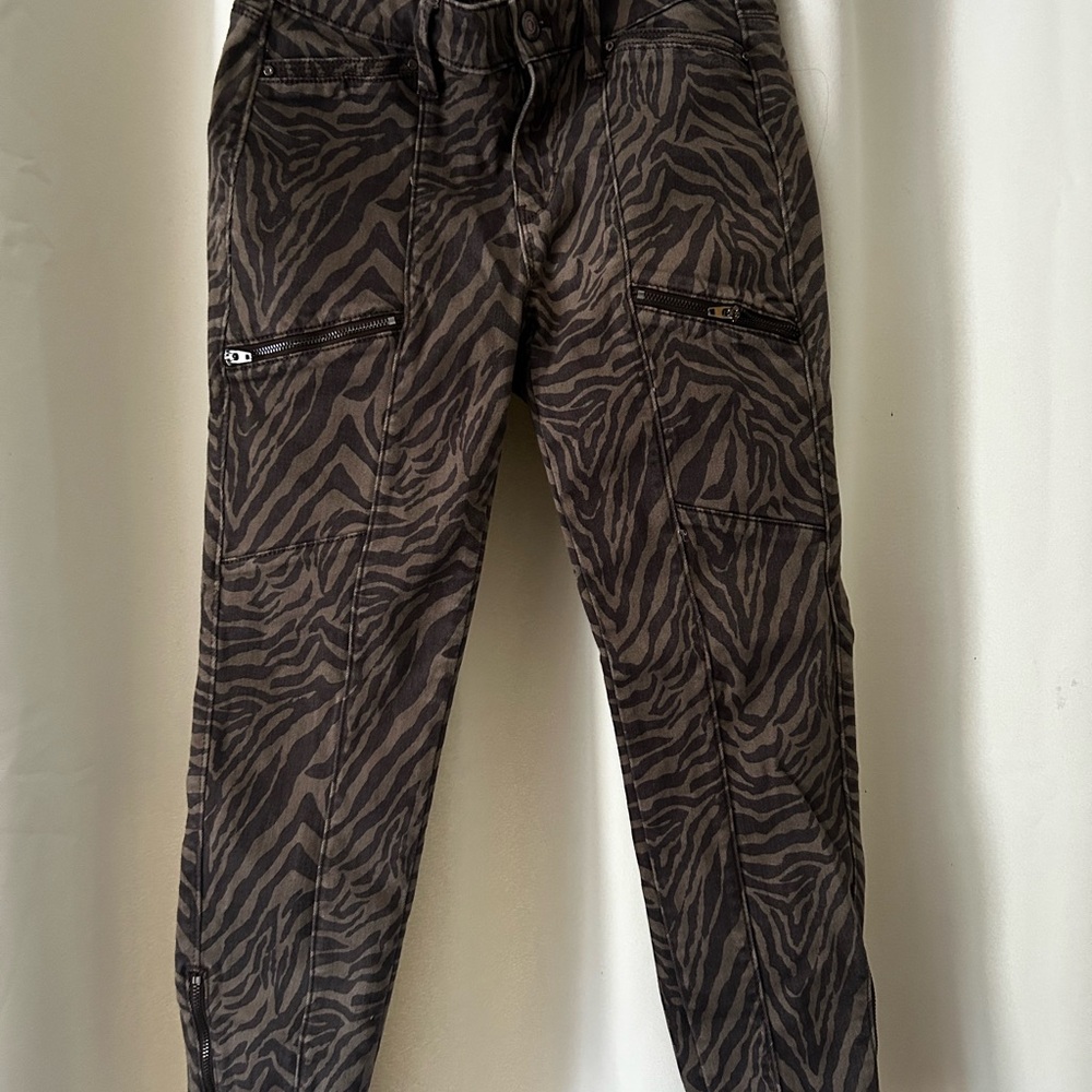 White House/Black Market The Skinny Crop Mid Rise Jeans: size 2S - Picture 2 of 5